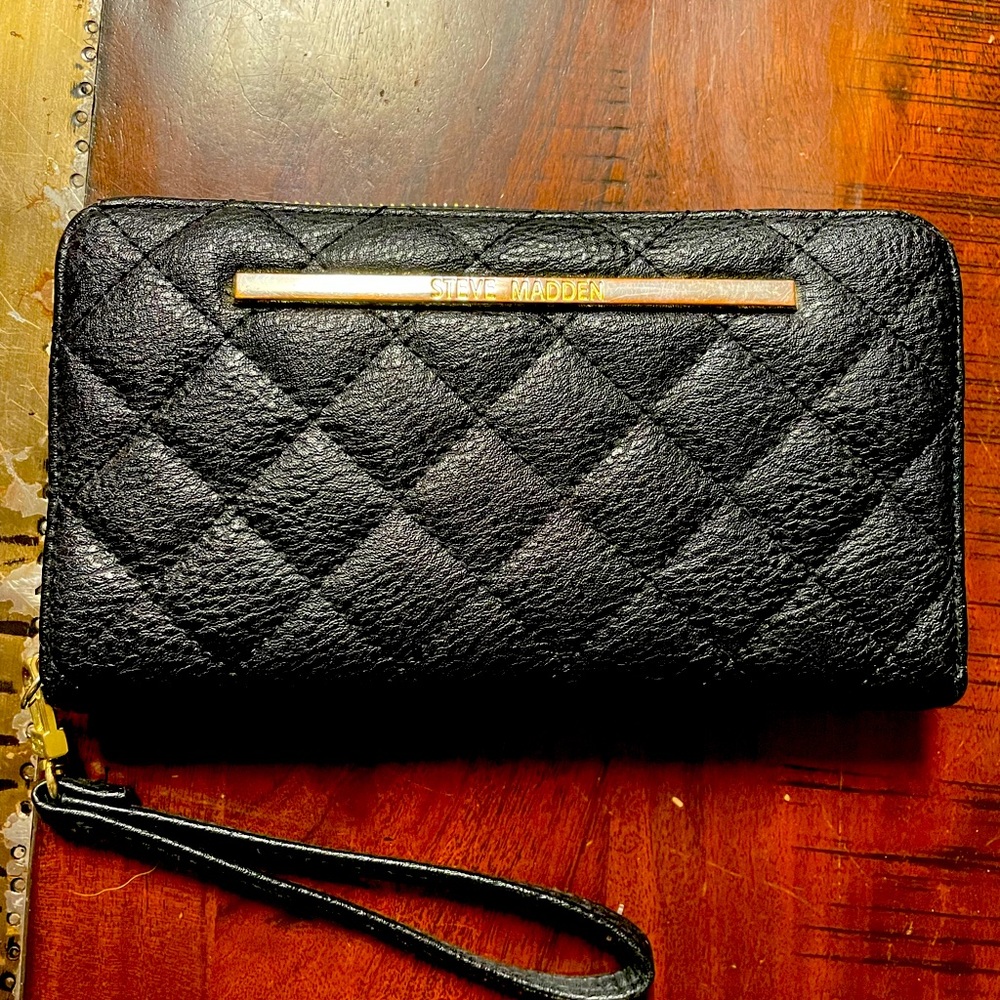 Black quilted Steve Madden wallet